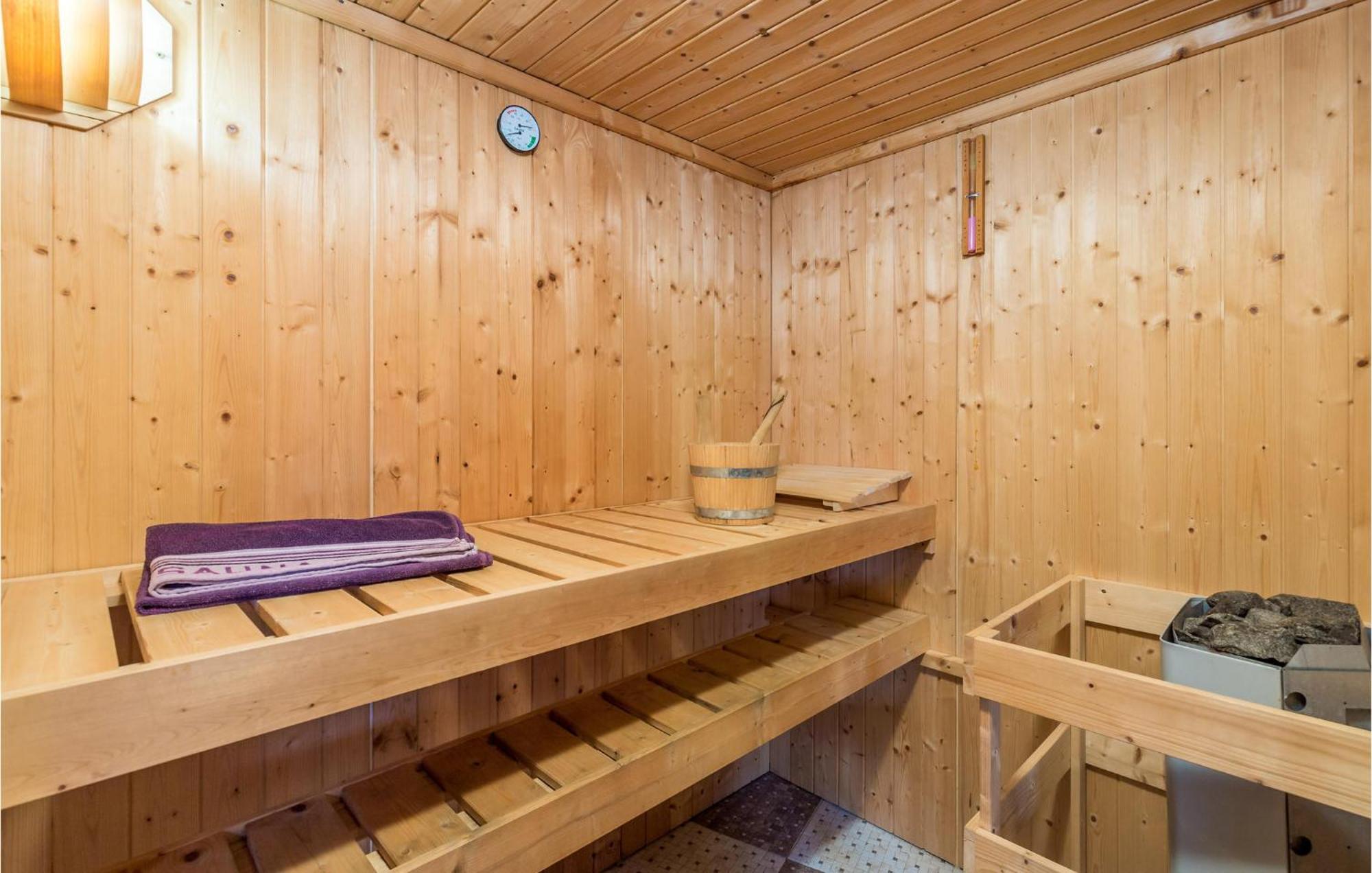 Gorgeous Home In Zgaljici With Sauna Extérieur photo